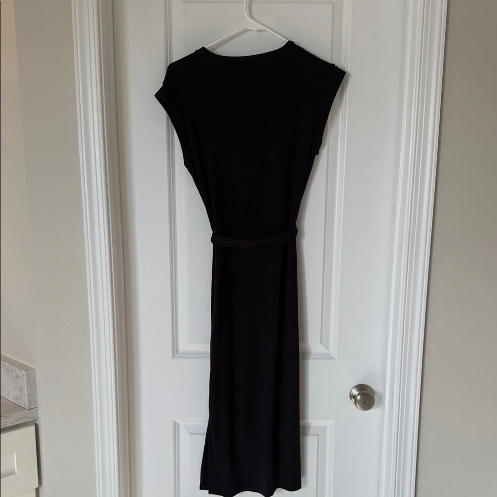 Chic Black Midi Dress with Belt - Picture 6 of 7
